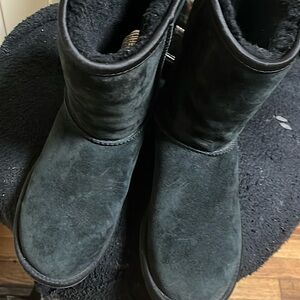 Ugg Short Black Swarovski Crystal Bow Boots. These boots are in exc condition.